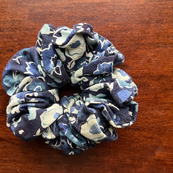 Lacausa Scrunchie - Picture 1 of 4